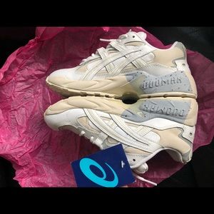 ASICS Gel Kayano 5 Beige Cream Chunky Soles Duomax as shown in Lululemon styling